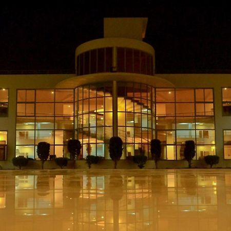 Hotel Seven Sky Clarks Exotica Bhuj Exterior foto