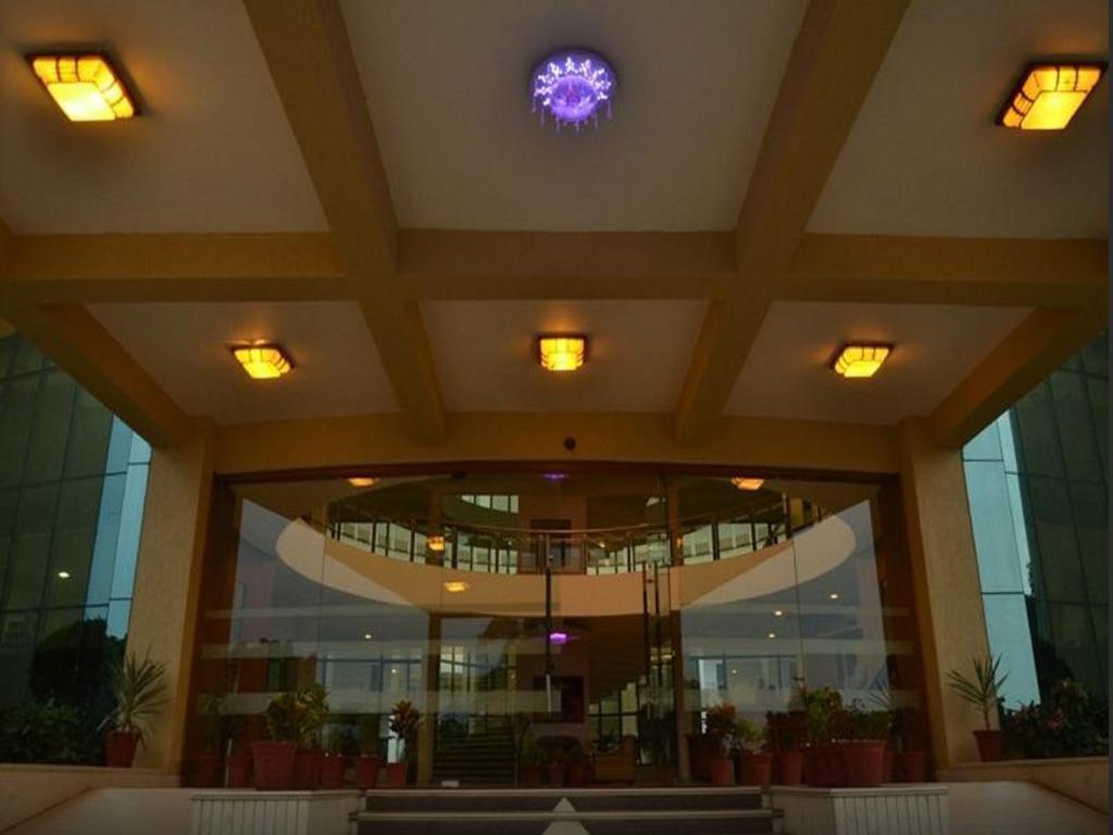 Hotel Seven Sky Clarks Exotica Bhuj Exterior foto