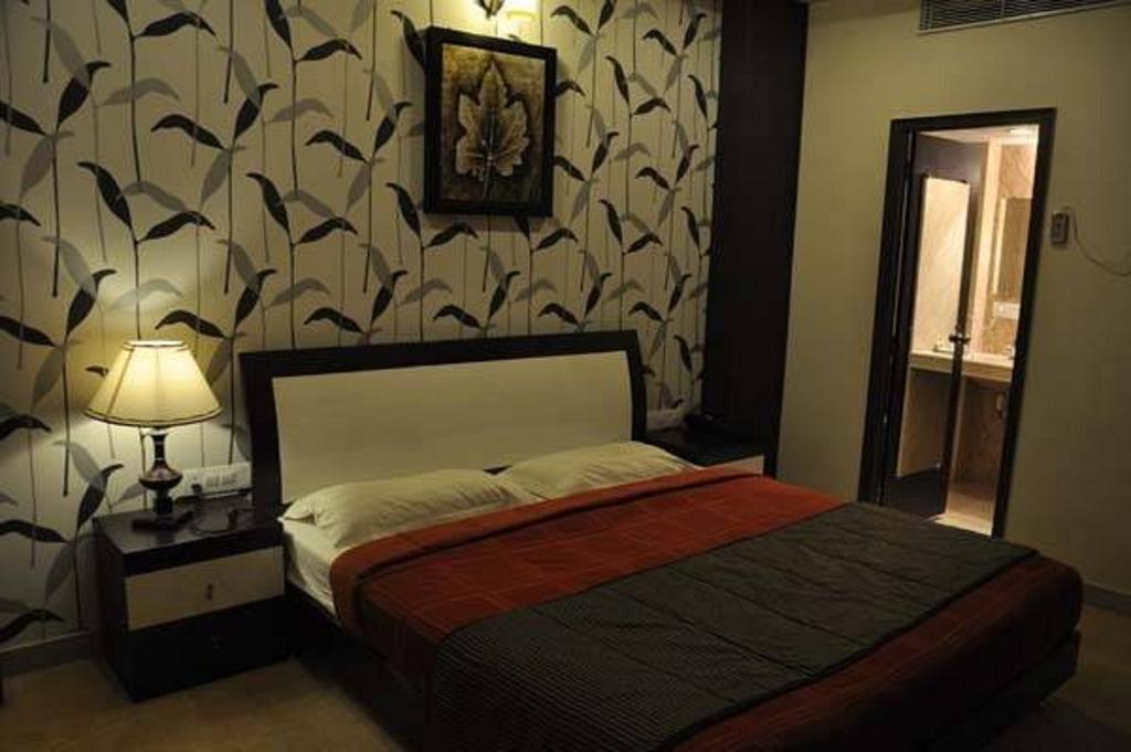 Hotel Seven Sky Clarks Exotica Bhuj Zimmer foto