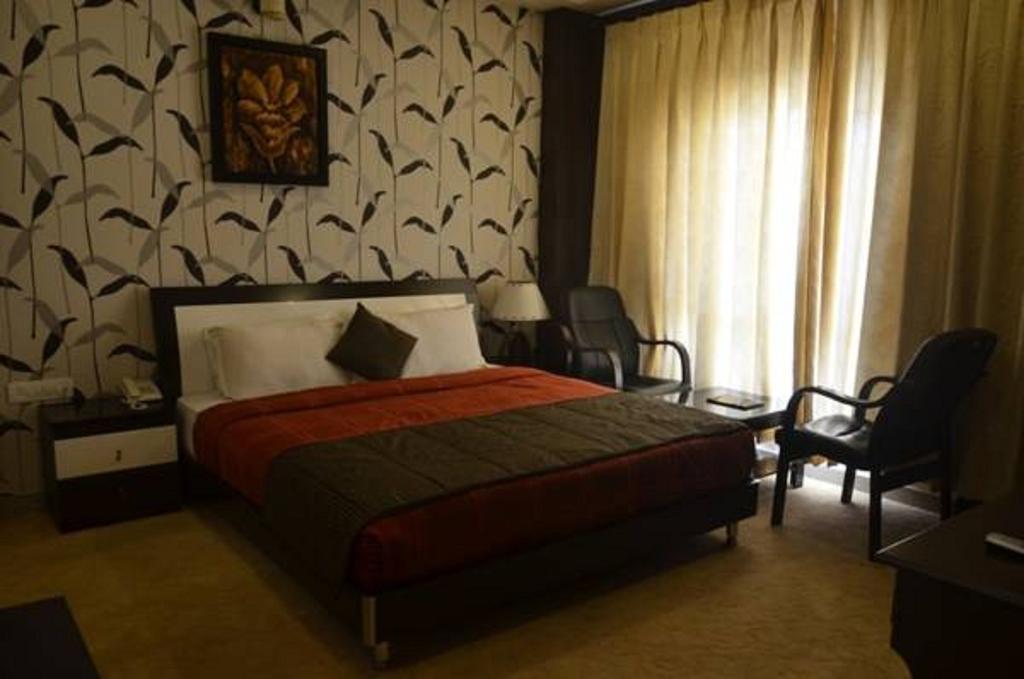Hotel Seven Sky Clarks Exotica Bhuj Zimmer foto