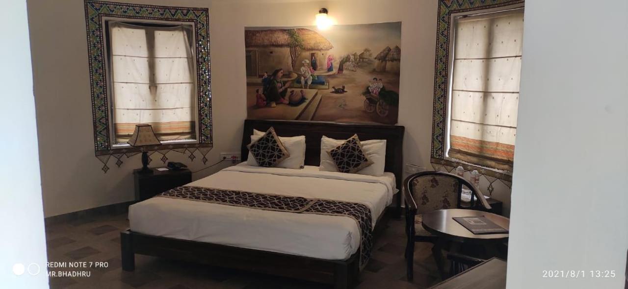 Hotel Seven Sky Clarks Exotica Bhuj Exterior foto