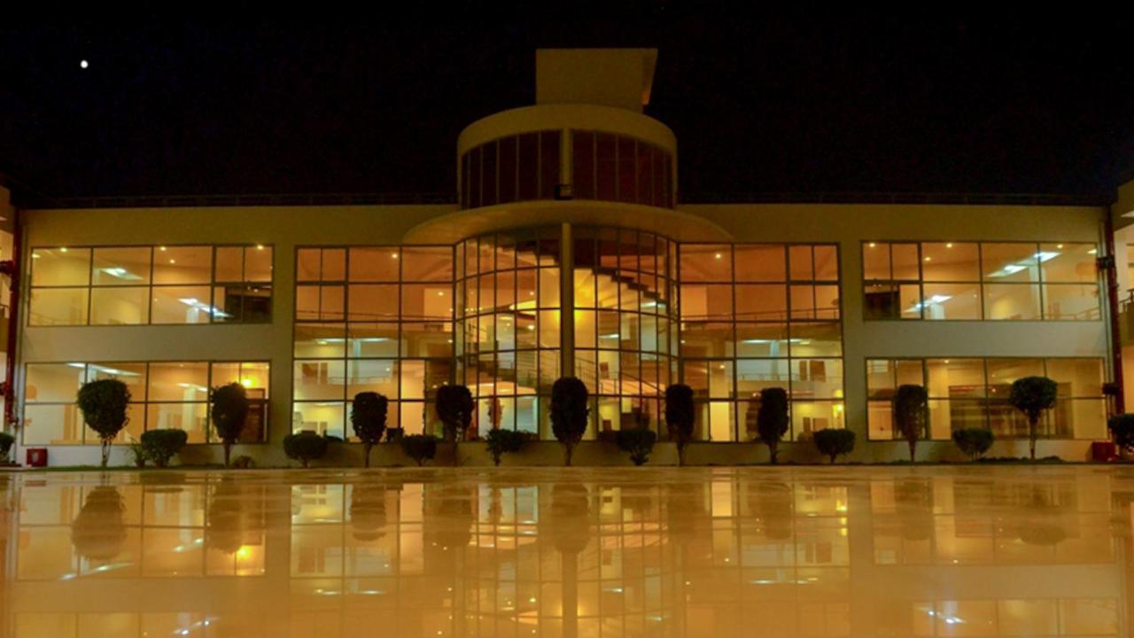 Hotel Seven Sky Clarks Exotica Bhuj Exterior foto