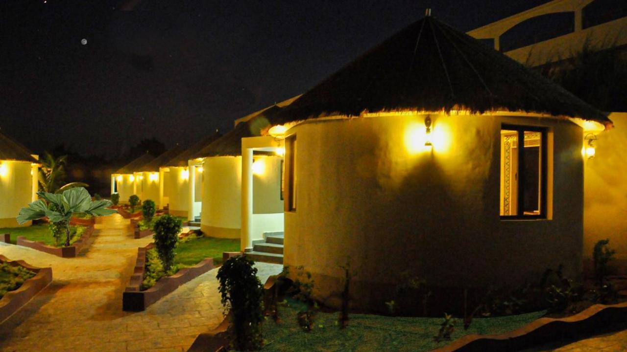 Hotel Seven Sky Clarks Exotica Bhuj Exterior foto