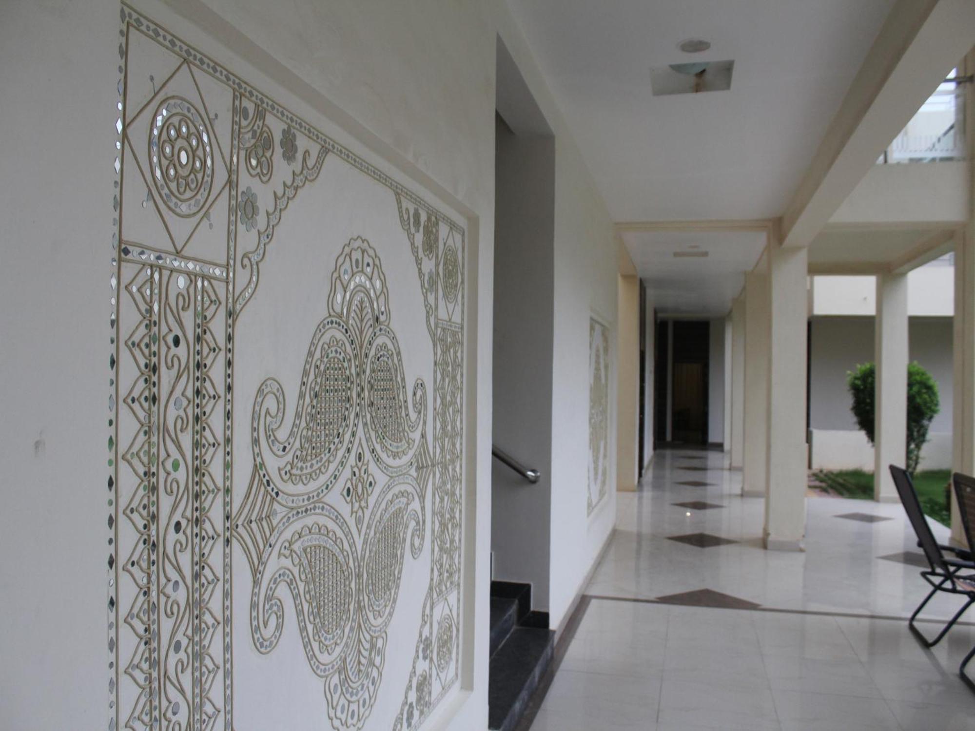 Hotel Seven Sky Clarks Exotica Bhuj Exterior foto
