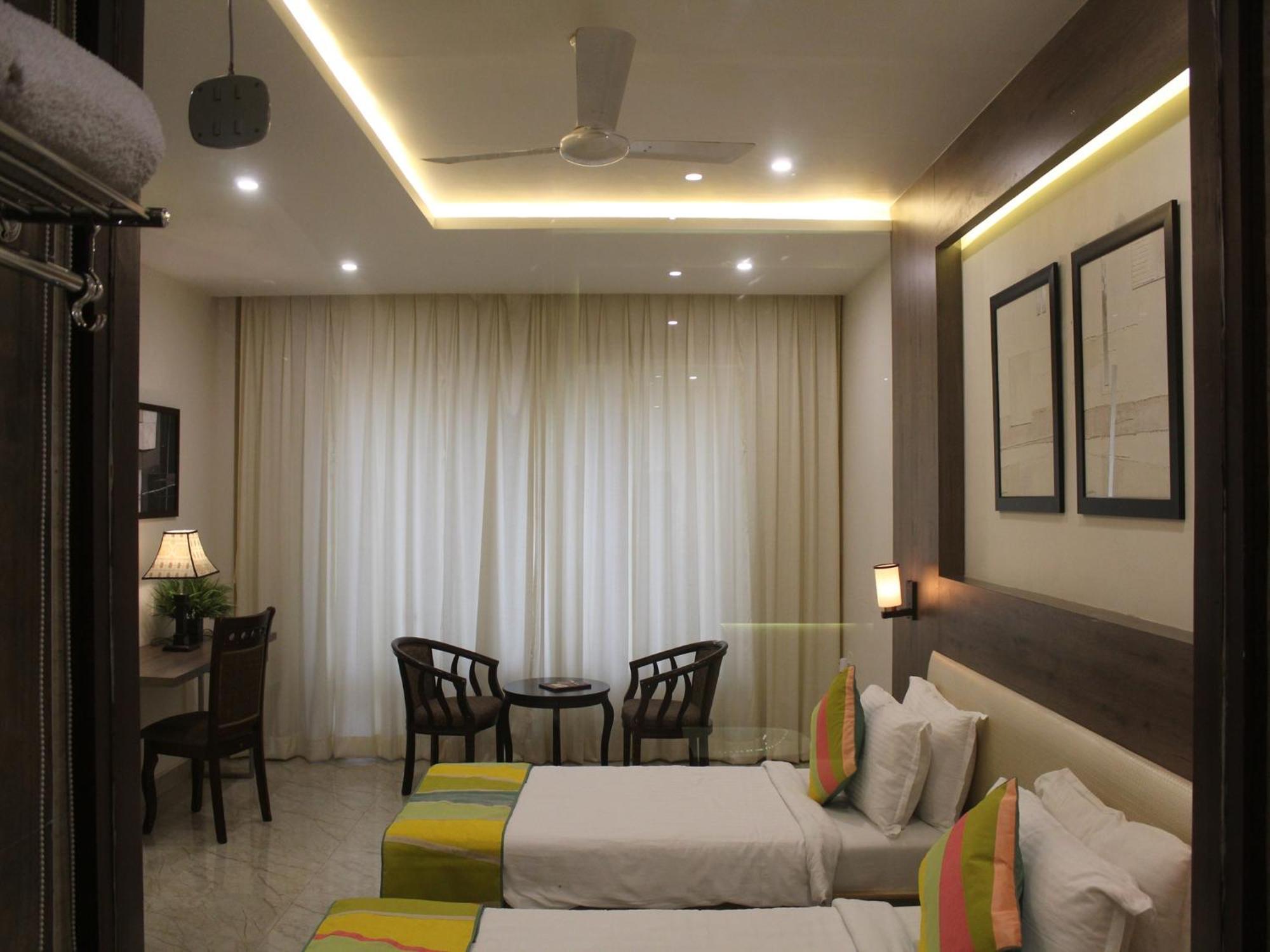 Hotel Seven Sky Clarks Exotica Bhuj Exterior foto