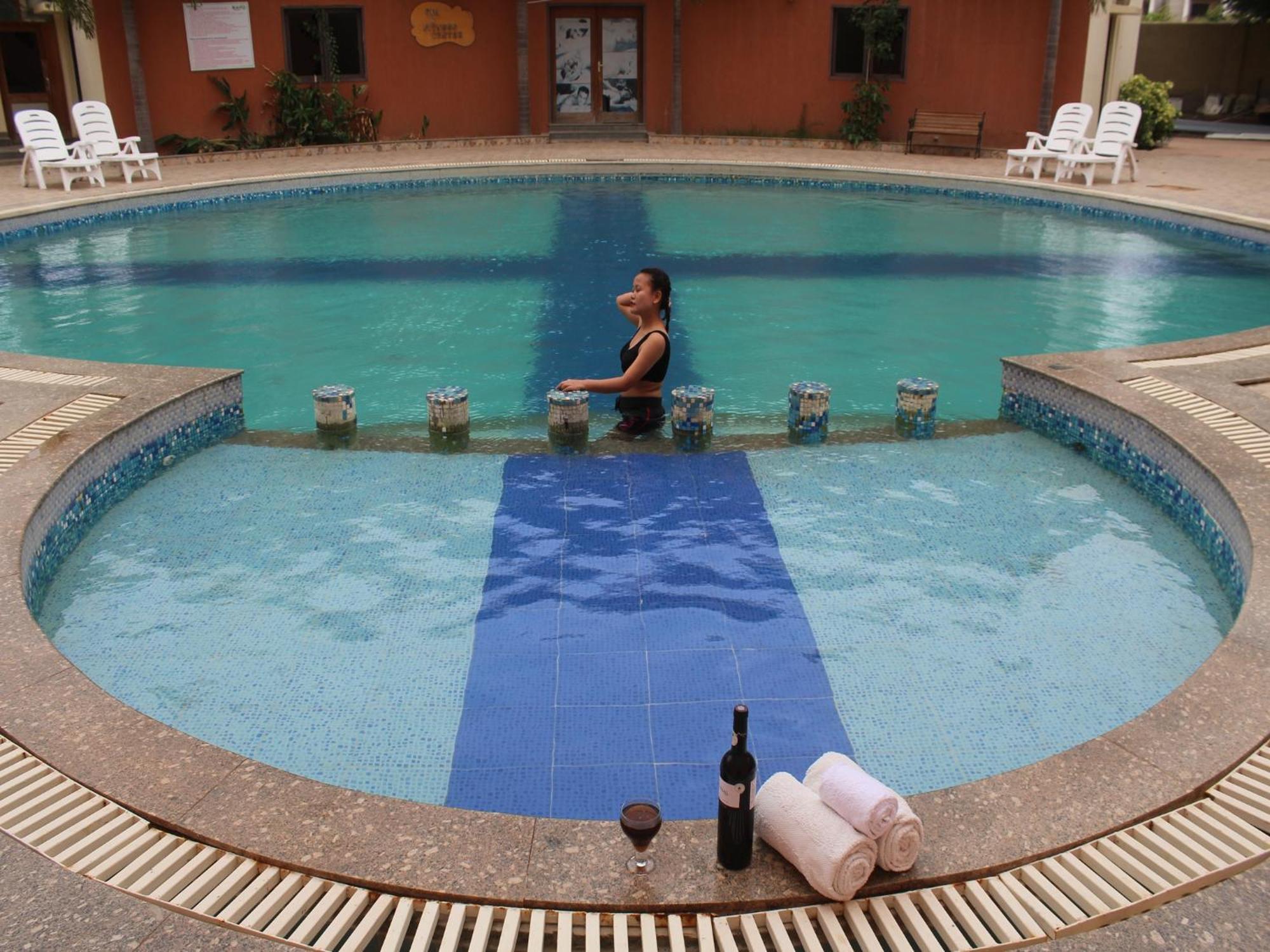 Hotel Seven Sky Clarks Exotica Bhuj Exterior foto
