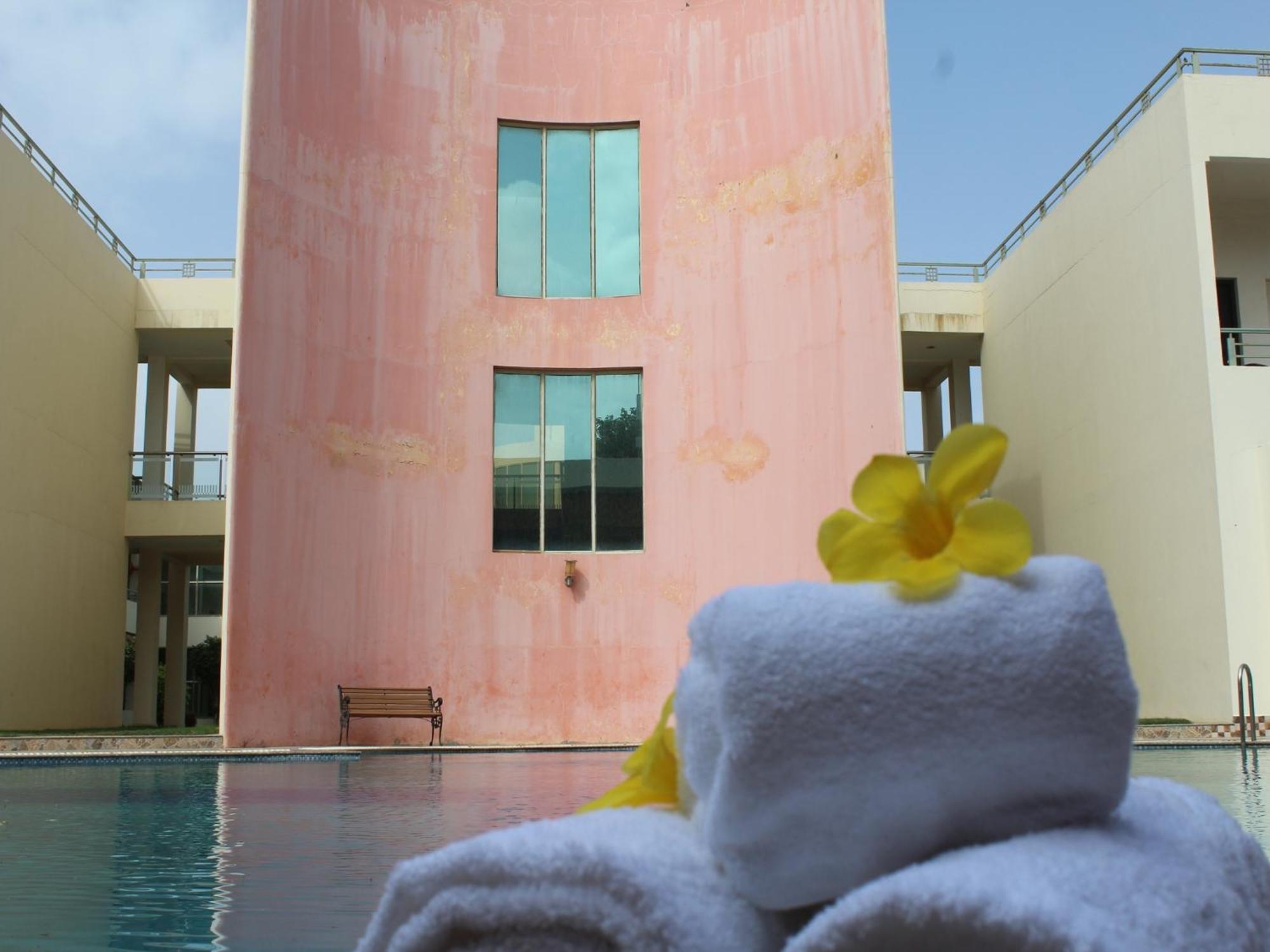 Hotel Seven Sky Clarks Exotica Bhuj Exterior foto