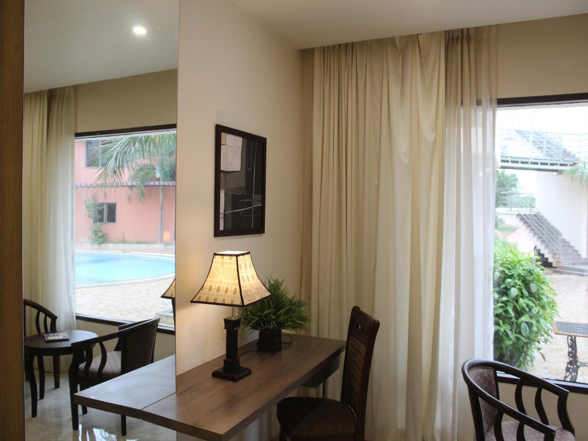 Hotel Seven Sky Clarks Exotica Bhuj Exterior foto