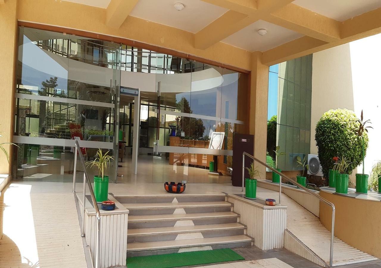Hotel Seven Sky Clarks Exotica Bhuj Exterior foto